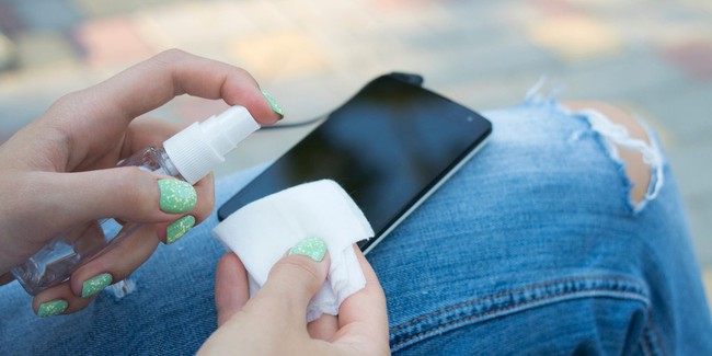 Smartphone l&agrave; một trong những nguy&ecirc;n nh&acirc;n h&agrave;ng đầu huỷ hoại l&agrave;n da của bạn - Ảnh 3.
