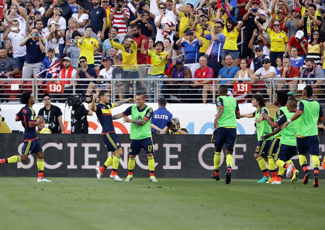 James Rodriguez ghi bàn và dính chấn thương vai ngày khai mạc Copa America 2016 - Ảnh 1.