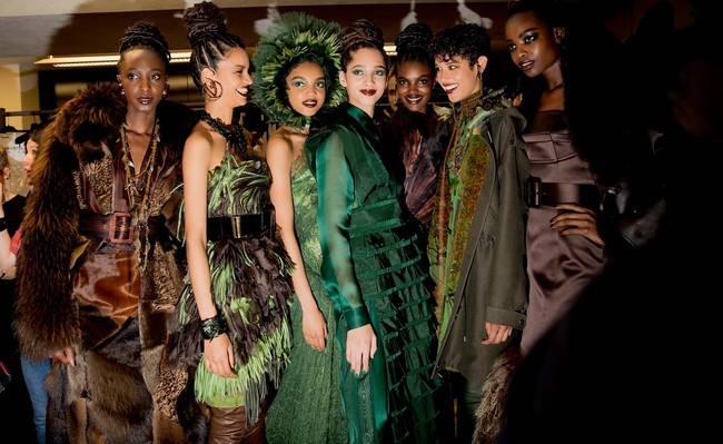 Haute Couture m&ugrave;a n&agrave;y l&agrave; một bữa tiệc thị gi&aacute;c cho đ&ocirc;i mắt của bạn - Ảnh 42.