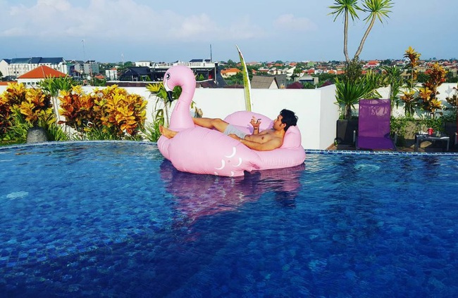 Ai cũng phải c&oacute; ảnh chụp với m&oacute;n phụ kiện hot nhất m&ugrave;a h&egrave; năm nay! - Ảnh 6.