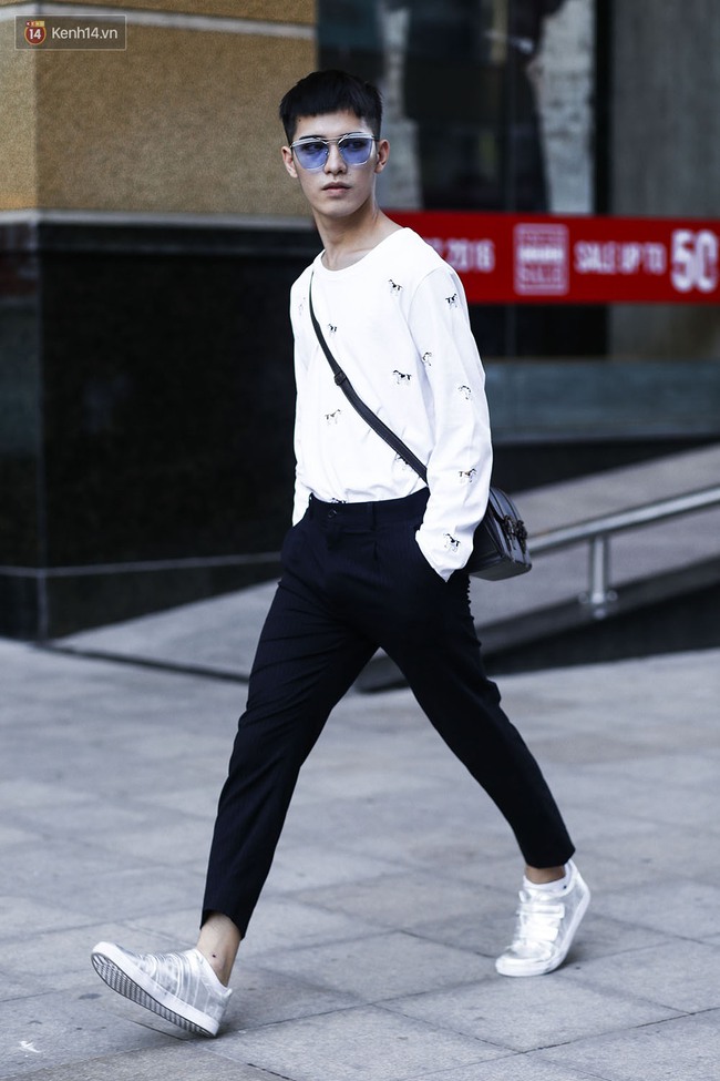 Street style 2 miền tuần qua: Khi trẻ trung, ngọt ng&agrave;o đụng độ sexy, t&aacute;o bạo - Ảnh 17.