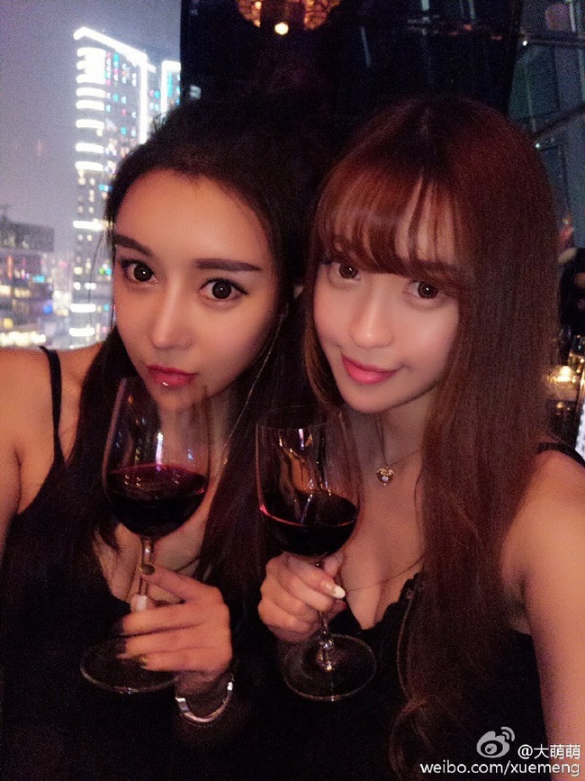 Bức ảnh 11 hot girl tụ hội trong 1 buổi tiệc g&acirc;y sốt mạng x&atilde; hội Weibo - Ảnh 3.