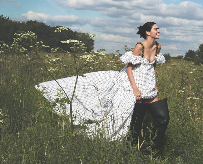 Vogue lại nhận đủ gạch x&acirc;y nh&agrave; v&igrave; để Kendall Jenner l&ecirc;n b&igrave;a th&aacute;ng 9 - Ảnh 14.