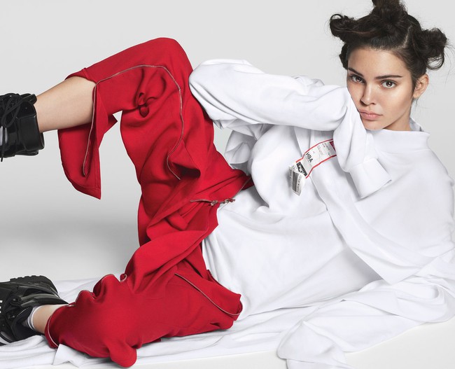 Vogue lại nhận đủ gạch x&acirc;y nh&agrave; v&igrave; để Kendall Jenner l&ecirc;n b&igrave;a th&aacute;ng 9 - Ảnh 7.