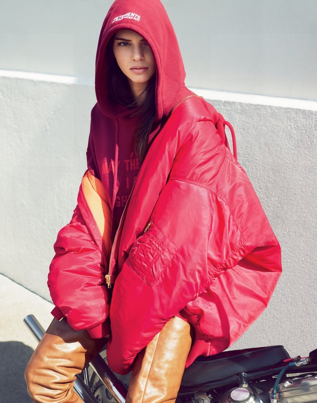 Vogue lại nhận đủ gạch x&acirc;y nh&agrave; v&igrave; để Kendall Jenner l&ecirc;n b&igrave;a th&aacute;ng 9 - Ảnh 8.