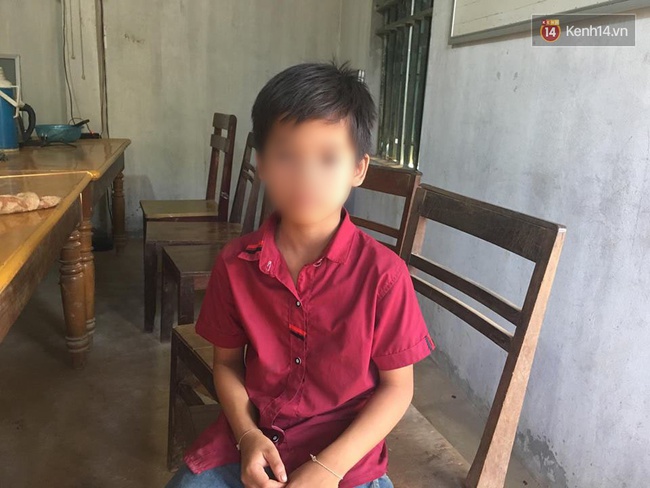Vụ cuốn chăn đưa thi thể về nhà: “Gia đình phải vay tiền mua quan tài chôn cất con” - Ảnh 4.