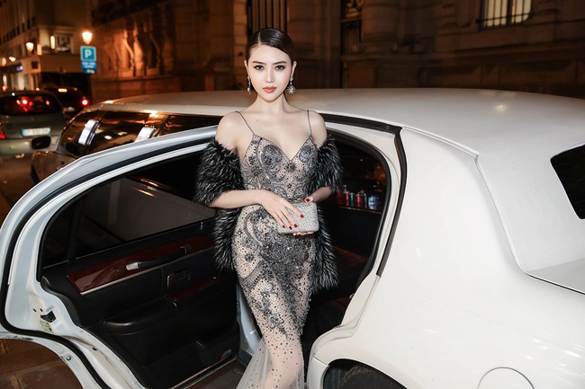 Ngọc Duy&ecirc;n diện đồ gợi cảm, L&ecirc; H&agrave; khoe ch&acirc;n d&agrave;i b&ecirc;n si&ecirc;u xe tại show Victorias Secret - Ảnh 5.