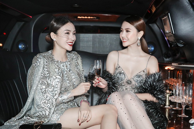 Ngọc Duy&ecirc;n diện đồ gợi cảm, L&ecirc; H&agrave; khoe ch&acirc;n d&agrave;i b&ecirc;n si&ecirc;u xe tại show Victorias Secret - Ảnh 1.
