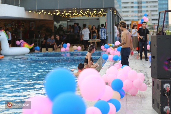 Mỗi dịp có pool party, giới trẻ Hà Nội lại được quẩy tưng bừng - Ảnh 4.