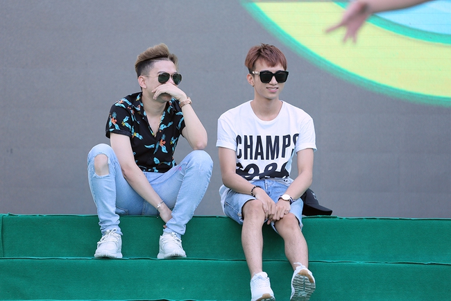 Diễn &ldquo;vợ chồng&rdquo;, Ho&agrave;ng T&ocirc;n - Justa Tee &ldquo;&aacute;p đảo&rdquo; trai đẹp Soobin, Trịnh Thăng B&igrave;nh - Ảnh 7.