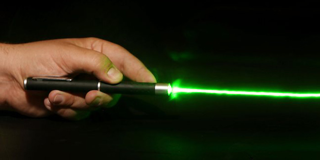Chiếu đ&egrave;n laser v&agrave;o mắt người kh&aacute;c? Vấn nạn nghịch dại n&agrave;y cần phải loại bỏ ngay! - Ảnh 3.