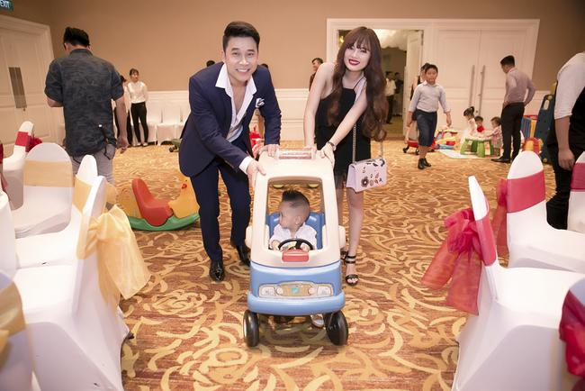 L&ecirc; Ho&agrave;ng tăng c&acirc;n tr&ocirc;ng thấy, hạnh ph&uacute;c tổ chức th&ocirc;i n&ocirc;i cho con trai - Ảnh 6.