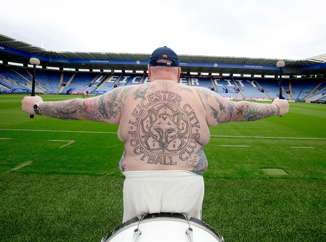 Gặp fan cuồng Leicester nặng 165kg, sở hữu 150 hình xăm trên cơ thể - Ảnh 1.