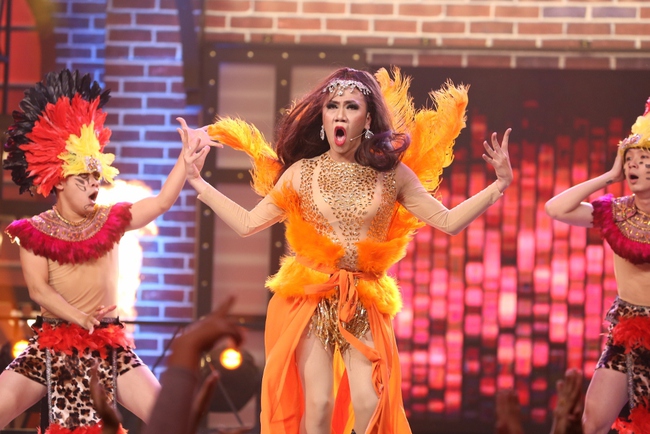 Lip Sync Battle: Hương Giang Idol c&ocirc;ng khai ch&ecirc; đầm Ngọc Trinh - Ảnh 21.