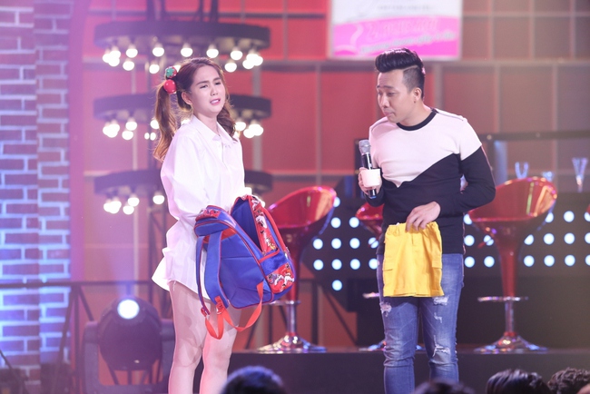 Ngọc Trinh mặc đồ ngủ h&aacute;t Anh cứ đi đi tặng Trấn Th&agrave;nh - Ảnh 7.