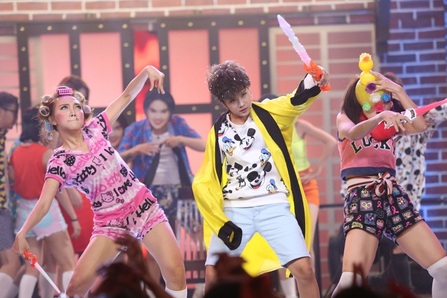 Lip Sync Battle: Trấn Th&agrave;nh gi&uacute;p Hari Won c&oacute; tiết mục x&agrave;m nhất sự nghiệp! - Ảnh 23.