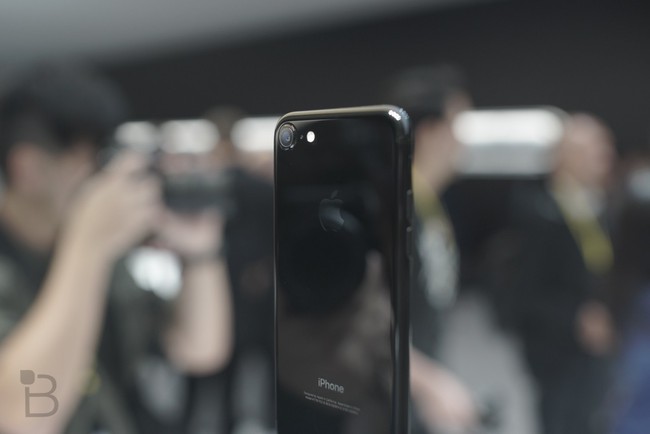 Nên mua iPhone 7 xách tay luôn hay đợi hàng chính hãng? - Ảnh 4.