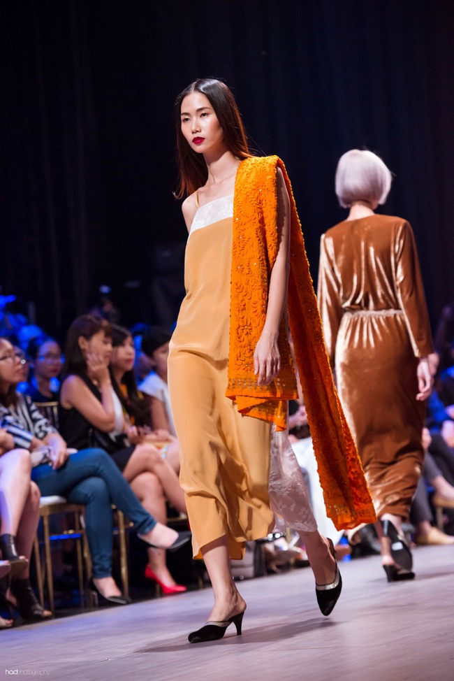 Kỳ Duyên trình diễn không thể gắt hơn, em gái Trang Khiếu lần đầu biết thế nào là catwalk - Ảnh 35.