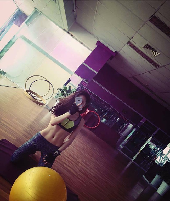 Con g&aacute;i Việt cũng đầy c&ocirc; n&agrave;ng sở hữu bụng một khe si&ecirc;u sexy v&agrave; khỏe khoắn - Ảnh 21.