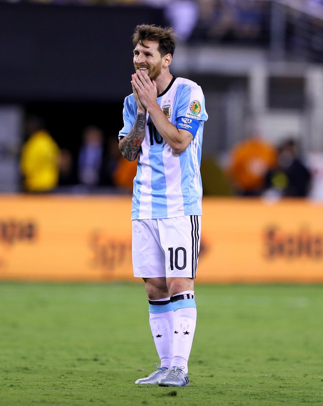 Lý do trời ơi đất hỡi khiến Messi đối mặt với nguy cơ ngồi nhà xem World Cup 2018 - Ảnh 1.