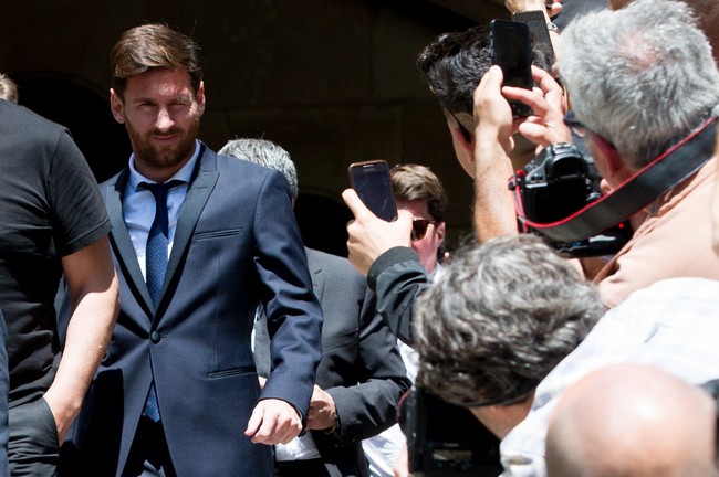 Cơn ác mộng trốn thuế không che lấp được sự vĩ đại của Messi - Ảnh 2.