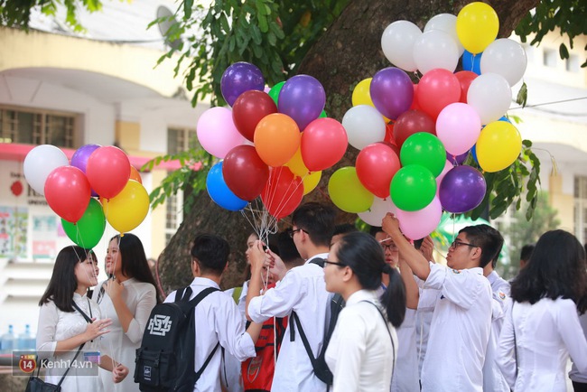 Học sinh Hà Nội và Sài Gòn cực hào hứng trong ngày khai giảng - Ảnh 9.