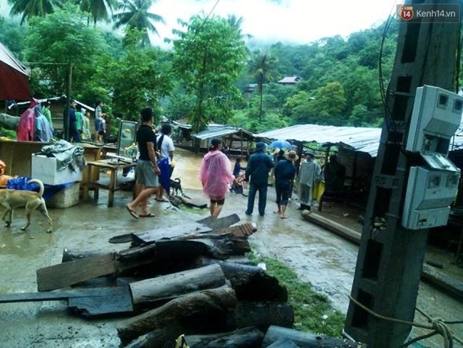 Nghệ An: Nhiều nơi bị cô lập, 3 ôtô tải và hàng chục nhà cửa bị lũ cuốn trôi sau bão số 3 - Ảnh 3.