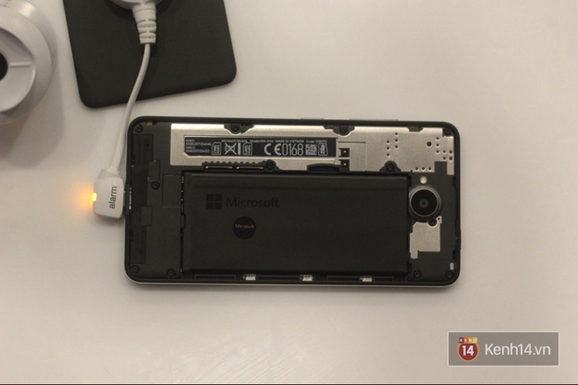 Đ&acirc;y l&agrave; c&uacute; đấm gi&aacute; 4 triệu của Microsoft nhắm thẳng smartphone Android tầm trung - Ảnh 16.