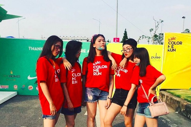 Có một đội quân áo đỏ trẻ-khỏe-trâu đằng sau mỗi Đường chạy Color Me Run - Ảnh 7.