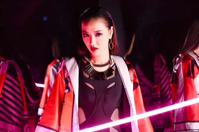Maya đầu tư 10 bộ trang phục hoành tráng cho MV nổi loạn - Ảnh 6.