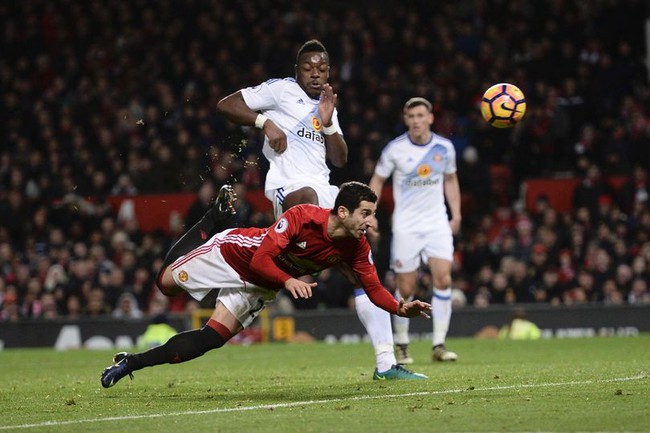 Fan Man Utd phát cuồng vì siêu phẩm bọ cạp của Mkhitaryan - Ảnh 2.