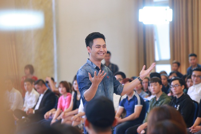 Tạm g&aacute;c l&ugrave;m x&ugrave;m nh&agrave; đất, Thu Minh rạng rỡ tuyển sinh Vietnam Idol - Ảnh 16.