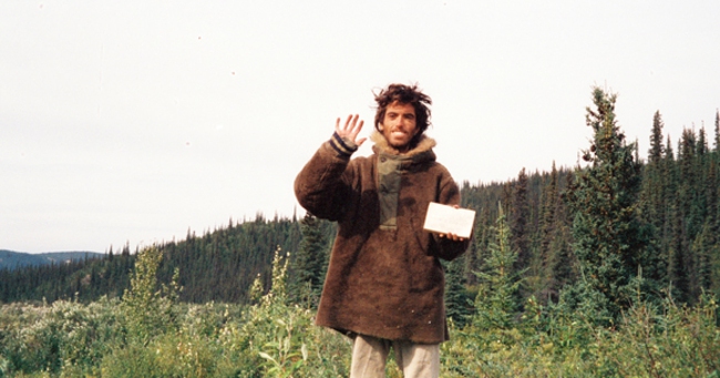 Chris McCandless: Vứt bỏ vật chất để lang thang vào miền hoang dã, và cái chết gây tranh cãi suốt hàng chục năm - Ảnh 1.