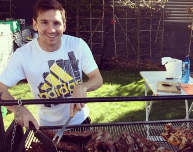 Ronaldo khai trương kh&aacute;ch sạn, Messi cũng mở nh&agrave; h&agrave;ng hạng sang - Ảnh 1.