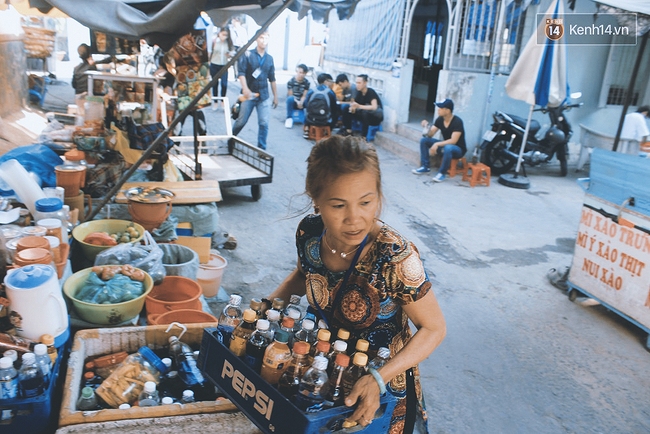 Cô Tư Sành Điệu - Cô hàng nước được sinh viên Sài Gòn tặng thẻ hành nghề siêu dễ thương - Ảnh 8.