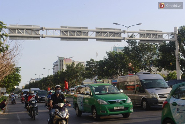 Người d&acirc;n 2 miền tấp nập trở lại th&agrave;nh phố sau kỳ nghỉ lễ - Ảnh 17.