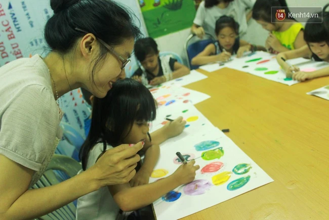 Lớp học tình thương cầu ông Lãnh - Nơi trẻ em mưu sinh Sài Gòn lớn lên qua từng nét vẽ - Ảnh 7.