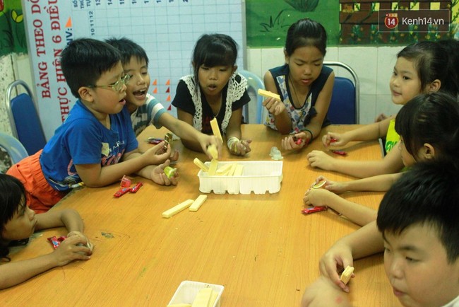 Lớp học tình thương cầu ông Lãnh - Nơi trẻ em mưu sinh Sài Gòn lớn lên qua từng nét vẽ - Ảnh 9.