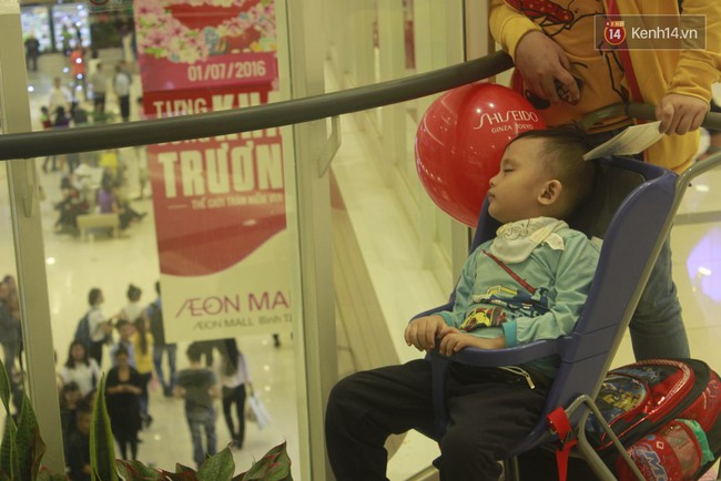 Ngày đầu khai trương, khu ăn uống của AEON MALL Bình Tân bán hết sạch từ sớm - Ảnh 14.