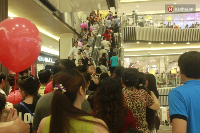 Ng&agrave;y đầu khai trương, khu ăn uống của AEON MALL B&igrave;nh T&acirc;n b&aacute;n hết sạch từ sớm - Ảnh 6.