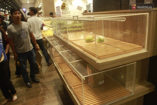 Ng&agrave;y đầu khai trương, khu ăn uống của AEON MALL B&igrave;nh T&acirc;n b&aacute;n hết sạch từ sớm - Ảnh 12.