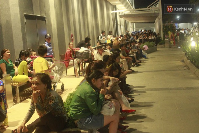Ng&agrave;y đầu khai trương, khu ăn uống của AEON MALL B&igrave;nh T&acirc;n b&aacute;n hết sạch từ sớm - Ảnh 13.