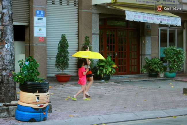 Những siêu anh hùng làm bằng lốp xe cũ vô cùng đáng yêu trên đường phố Sài Gòn - Ảnh 11.