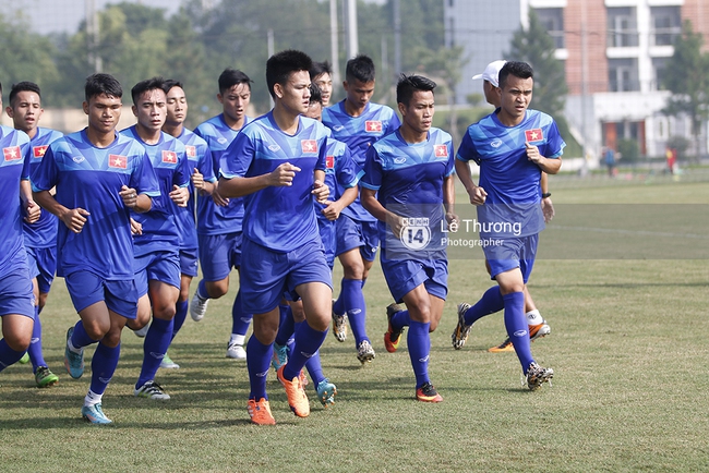 Cầu thủ HAGL bị đuối khi tập cùng các cầu thủ U19 Việt Nam - Ảnh 2.