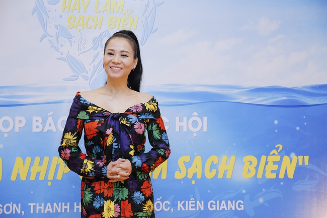 Thu Minh c&ugrave;ng hơn 50 nghệ sĩ h&aacute;t k&ecirc;u gọi l&agrave;m sạch biển - Ảnh 1.