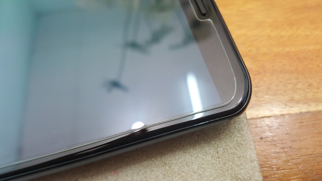 Những l&yacute; do bạn n&ecirc;n vứt miếng d&aacute;n cường lực smartphone v&agrave;o th&ugrave;ng r&aacute;c đi l&agrave; vừa - Ảnh 2.