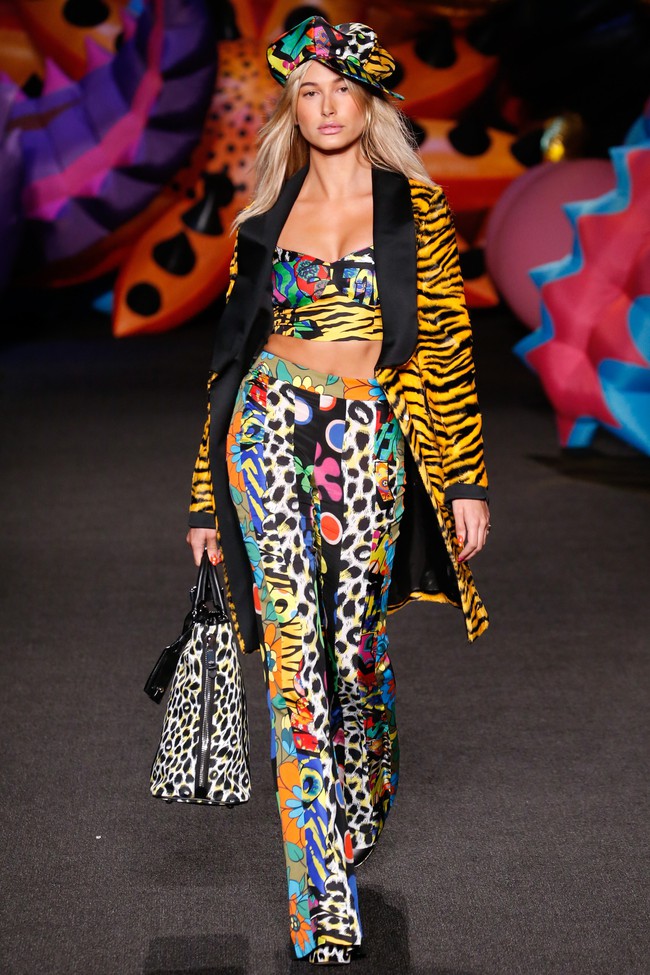 Miranda Kerr t&aacute;i xuất tr&ecirc;n s&agrave;n diễn Moschino - Ảnh 7.