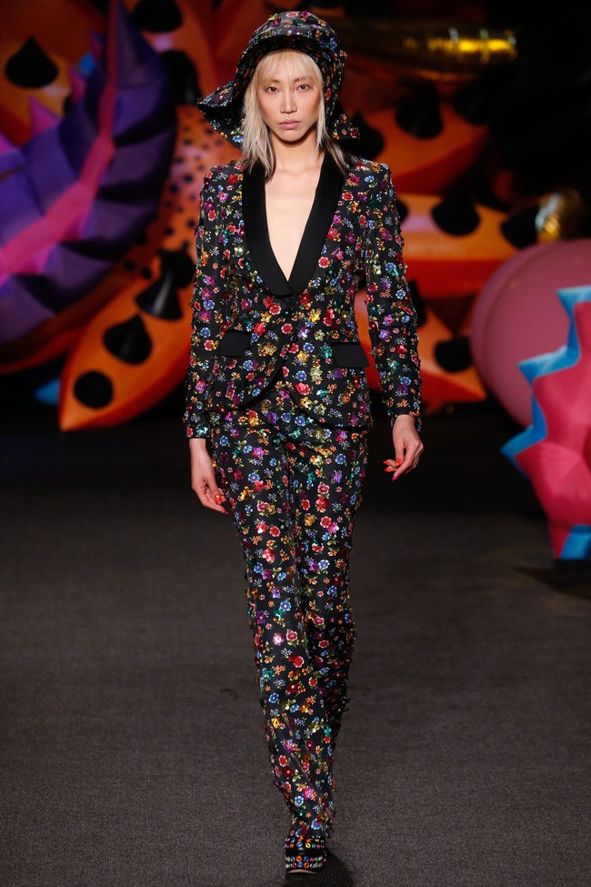 Miranda Kerr t&aacute;i xuất tr&ecirc;n s&agrave;n diễn Moschino - Ảnh 9.