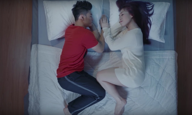 Mỹ T&acirc;m h&oacute;a b&agrave; l&atilde;o gi&agrave; nua để truyền tải sự chung thủy trong MV mới toanh! - Ảnh 3.