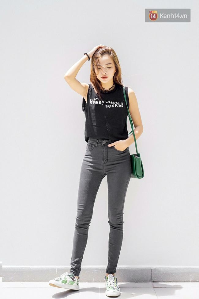 Bất kể diện đồ đơn giản như thế n&agrave;o, giới trẻ 2 miền vẫn biết c&aacute;ch n&acirc;ng độ chất cho diện mạo của m&igrave;nh - Ảnh 1.